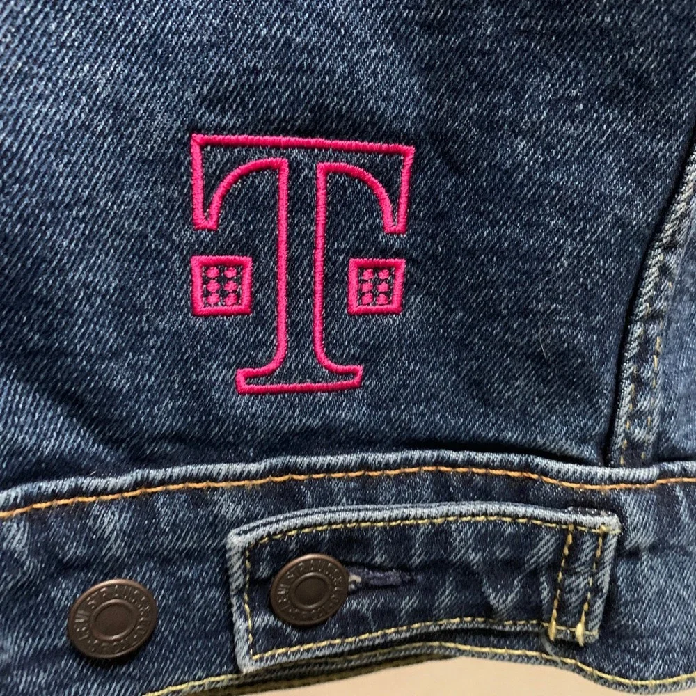 NWT Levi's Trucker Denim Jacket Men L Blue Dark Wash T-Mobile Winners Circle NEW